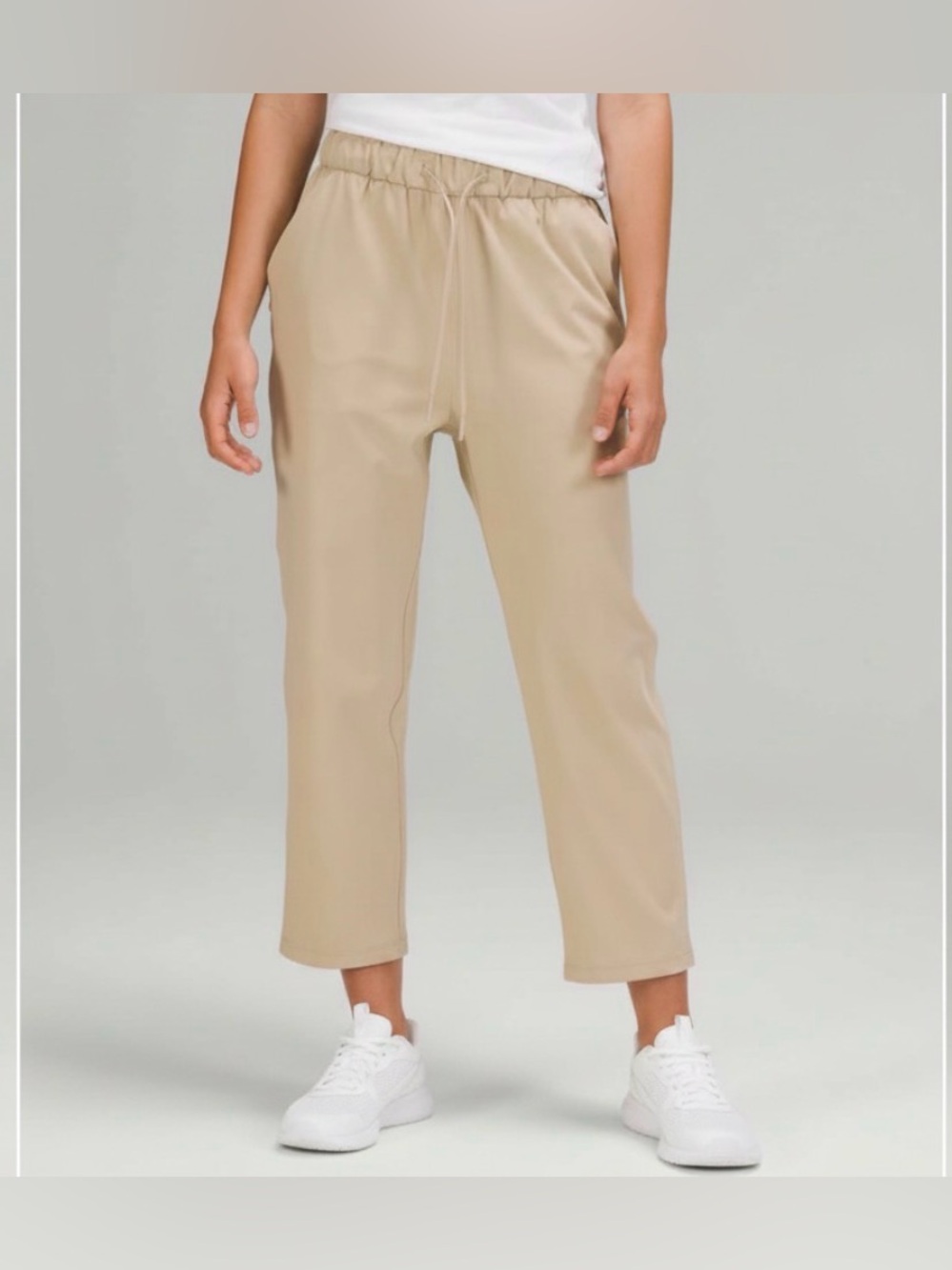 Lululemon Stretch High Rise Crop 23"
Trench neutral beige size small
